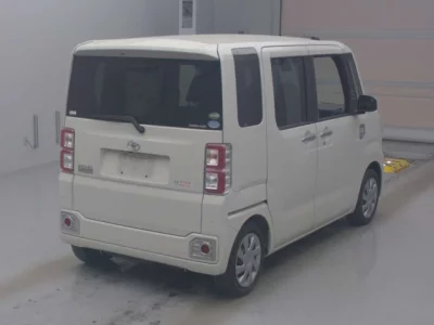 Toyota PIXIS MEGA  с аукциона в Японии