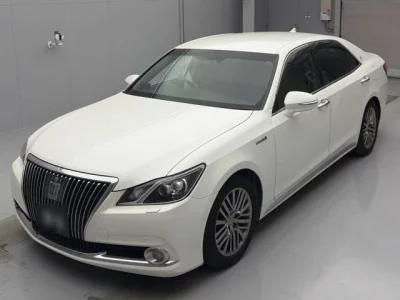 Toyota CROWN  с аукциона в Японии