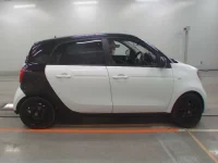 Smart FORFOUR лот № 38089 оценка 4.5  с аукциона в Японии 2