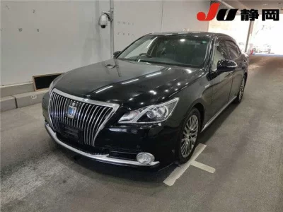 Toyota CROWN  с аукциона в Японии