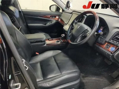 Toyota CROWN  с аукциона в Японии