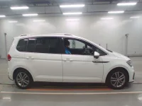 Volkswagen GOLF TOURAN лот № 38097 оценка 4  с аукциона в Японии 2