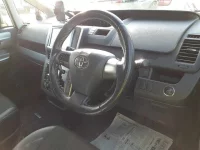 Toyota VOXY лот № 30080 оценка 4  с аукциона в Японии 6