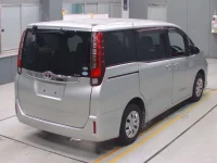 Toyota NOAH лот № 30082 оценка R  с аукциона в Японии 1