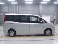 Toyota NOAH лот № 30082 оценка R  с аукциона в Японии 2