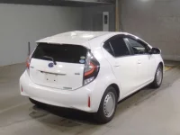 Toyota AQUA лот № 405 оценка 3.5  с аукциона в Японии 1