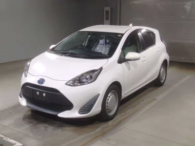 Toyota AQUA  с аукциона в Японии