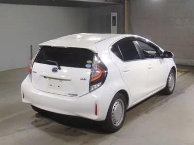 Toyota AQUA  с аукциона в Японии