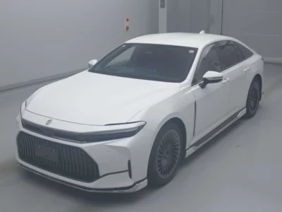 Toyota CROWN  с аукциона в Японии
