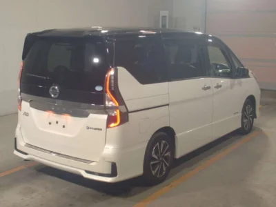 Nissan SERENA  с аукциона в Японии