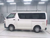 Toyota HIACE VAN лот № 30092 оценка 3.5  с аукциона в Японии 3