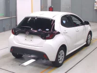 Toyota YARIS лот № 30110 оценка 4  с аукциона в Японии 1