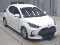 Toyota YARIS лот № 30110 оценка 4  с аукциона в Японии 4