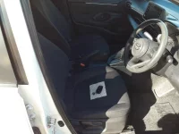 Toyota YARIS лот № 30110 оценка 4  с аукциона в Японии 7