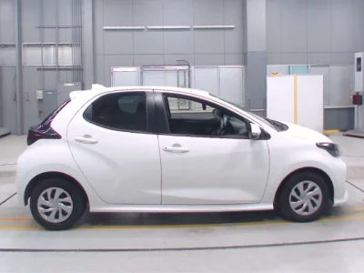 Toyota YARIS  с аукциона в Японии