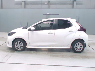 Toyota YARIS  с аукциона в Японии