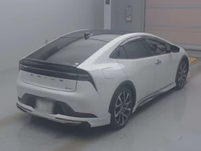 Toyota PRIUS PHV  с аукциона в Японии