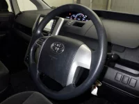Toyota VOXY лот № 3070 оценка 3.5  с аукциона в Японии 2