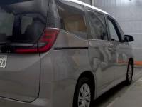 Toyota NOAH лот № 6061 оценка R  с аукциона в Японии 4