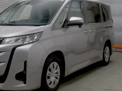 Toyota NOAH  с аукциона в Японии