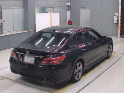 Toyota CROWN  с аукциона в Японии