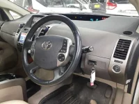 Toyota Prius лот № 30206 оценка 3  с аукциона в Японии 6