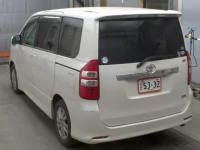 Toyota NOAH лот № 3083 оценка R  с аукциона в Японии 1