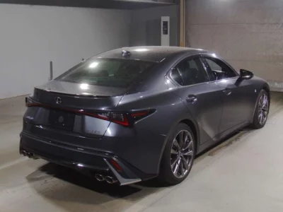 Lexus IS