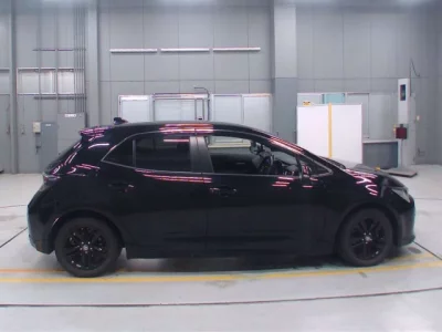 Toyota COROLLA SPORT  с аукциона в Японии