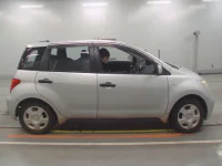 Toyota IST лот № 30235 оценка 3  с аукциона в Японии 2