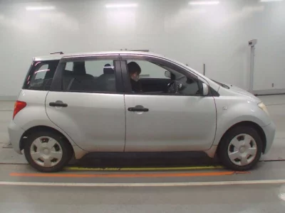 Toyota IST  с аукциона в Японии