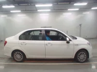 Toyota COROLLA AXIO лот № 30246 оценка 3.5  с аукциона в Японии 2