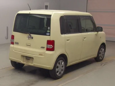 Toyota PIXIS SPACE  с аукциона в Японии