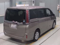 Toyota NOAH лот № 30203 оценка 4.5  с аукциона в Японии 1