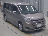 Toyota NOAH лот № 30203 оценка 4.5  с аукциона в Японии 4