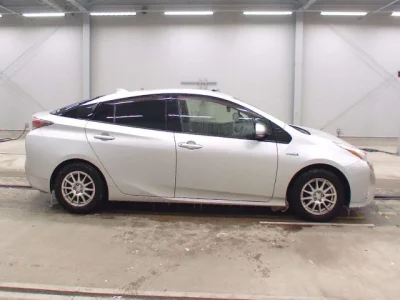Toyota Prius  с аукциона в Японии