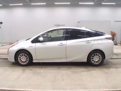 Toyota Prius  с аукциона в Японии