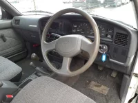 Toyota HILUX лот № 30213 оценка 3  с аукциона в Японии 6