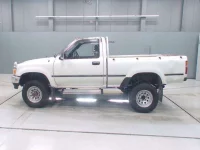 Toyota HILUX лот № 30213 оценка 3  с аукциона в Японии 3