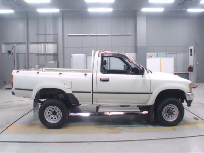 Toyota HILUX  с аукциона в Японии
