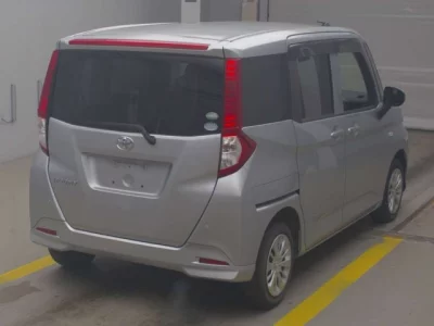 Toyota ROOMY  с аукциона в Японии