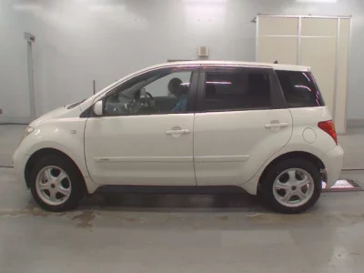 Toyota IST  с аукциона в Японии