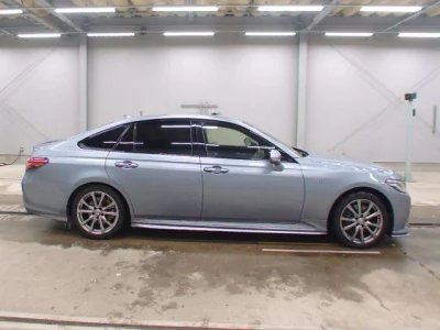 Toyota CROWN  с аукциона в Японии