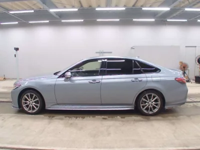 Toyota CROWN  с аукциона в Японии