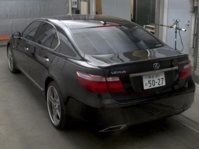 Lexus LS