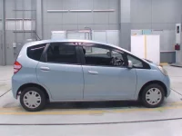 Honda FIT лот № 30239 оценка 4  с аукциона в Японии 2