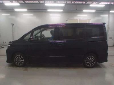Toyota VOXY  с аукциона в Японии