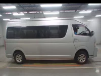 Toyota HIACE лот № 40096 оценка 3  с аукциона в Японии 2