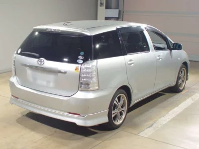 Toyota WISH  с аукциона в Японии