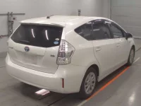Toyota PRIUS ALPHA лот № 30332 оценка RA  с аукциона в Японии 1